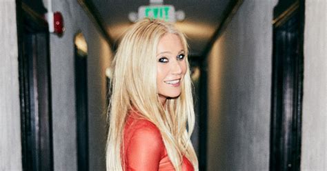 Gwyneth Paltrow, 51, shows off her incredible bum in。